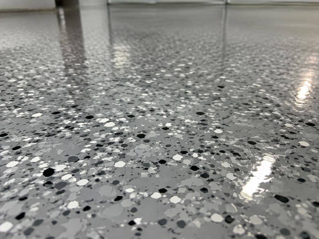 Close-up of a flake coated garage floor